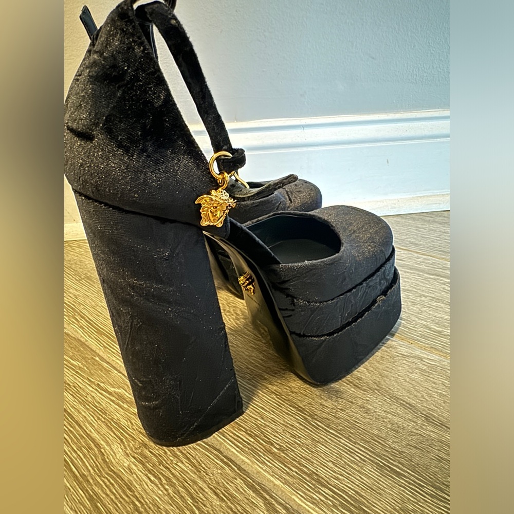 Versace Aevitas Platform Pumps Black Crushed Velvet size 37